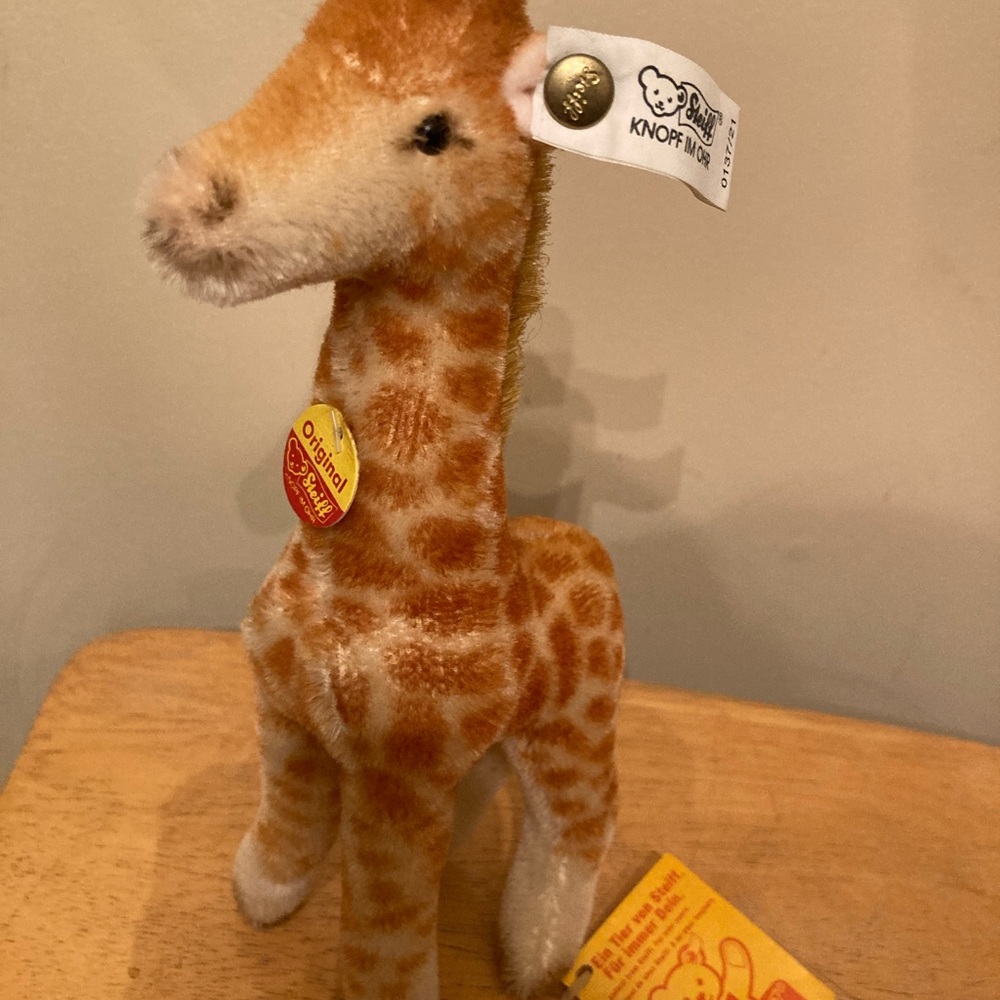 Steiff Giraffe 9” Plush • Original Knopf im Ohr • Button & Tags • Germany